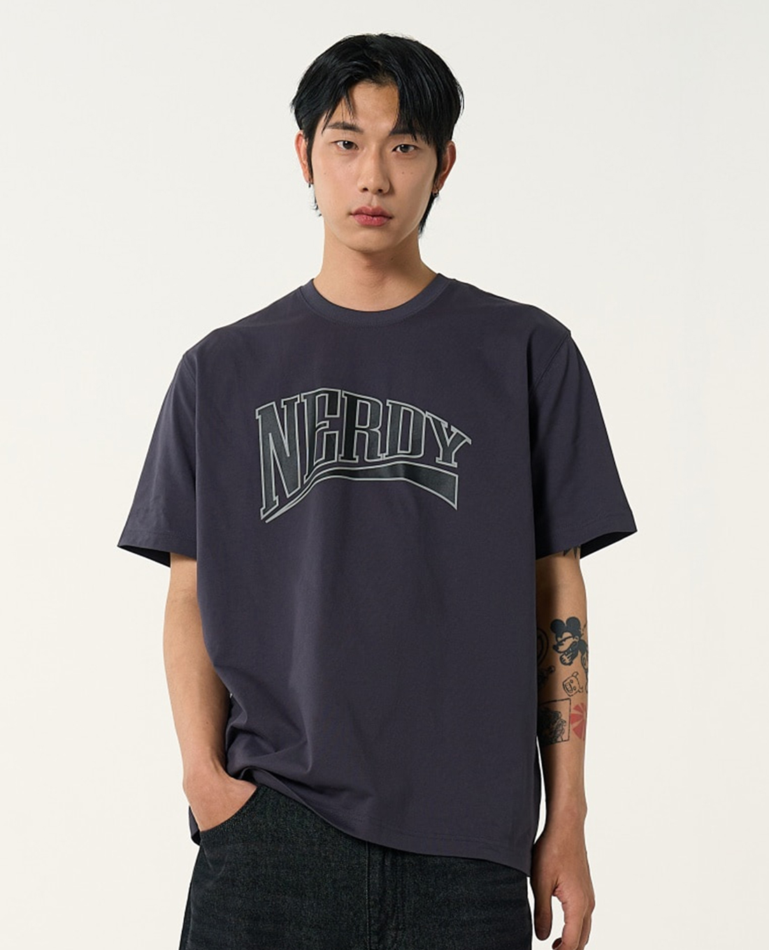 NERDY - Áo thun unisex cổ tròn tay ngắn Big Arch Logo
