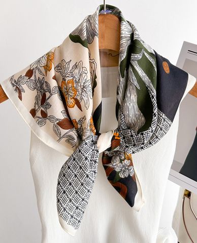  CECI - Khăn choàng nữ phom vuông in hoa trẻ trung 