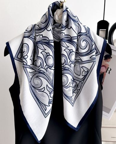  CECI - Khăn choàng nữ phom vuông phối họa tiết in sang trọng 