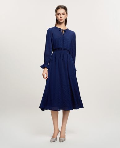  GIGI - Đầm midi cổ tròn tay dài bo gấu thời trang 