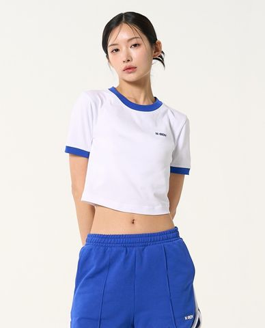  NERDY - Áo croptop nữ cổ tròn tay ngắn Blenk Logo Ringer 