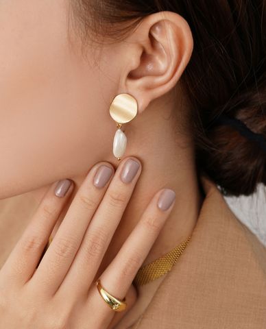  CECI - Khuyên tai nữ xỏ lỗ dáng thả phối ngọc sang trọng 