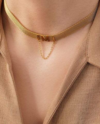  CECI - Vòng cổ nữ bản lớn phối mặt chữ cá tính 