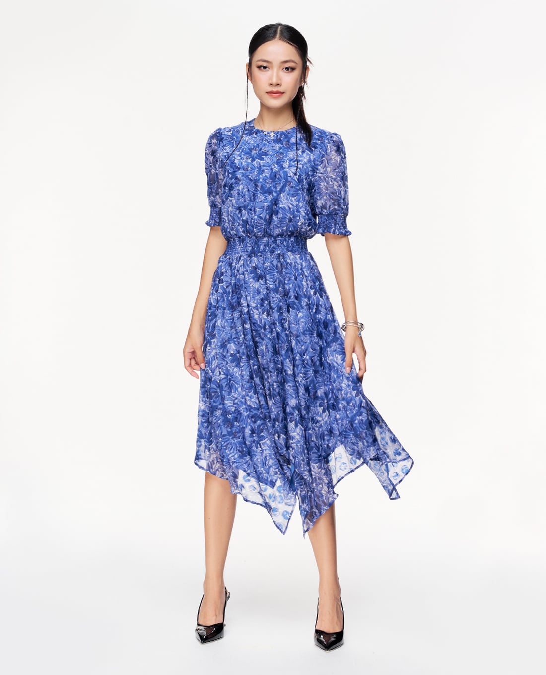 GIGI - Đầm midi cổ tròn tay ngắn Smocked Hankerchief