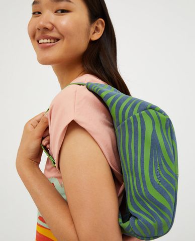  MAX&Co. - Túi xách phom bán nguyệt hoạ tiết Animalhug 