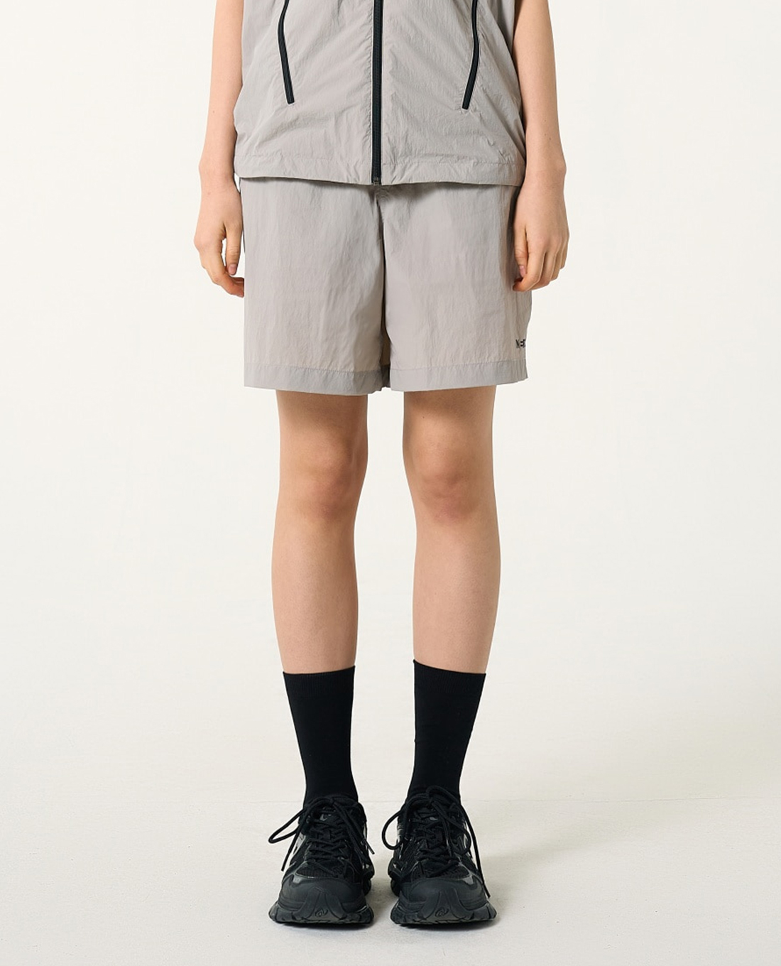 NERDY - Quần short nữ ống rộng lưng thun Zipper Point