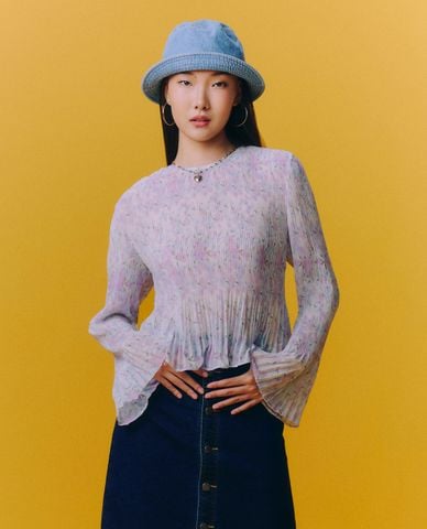  GIGI - Áo kiểu cổ tròn tay dài xếp li mảnh thanh lịch 