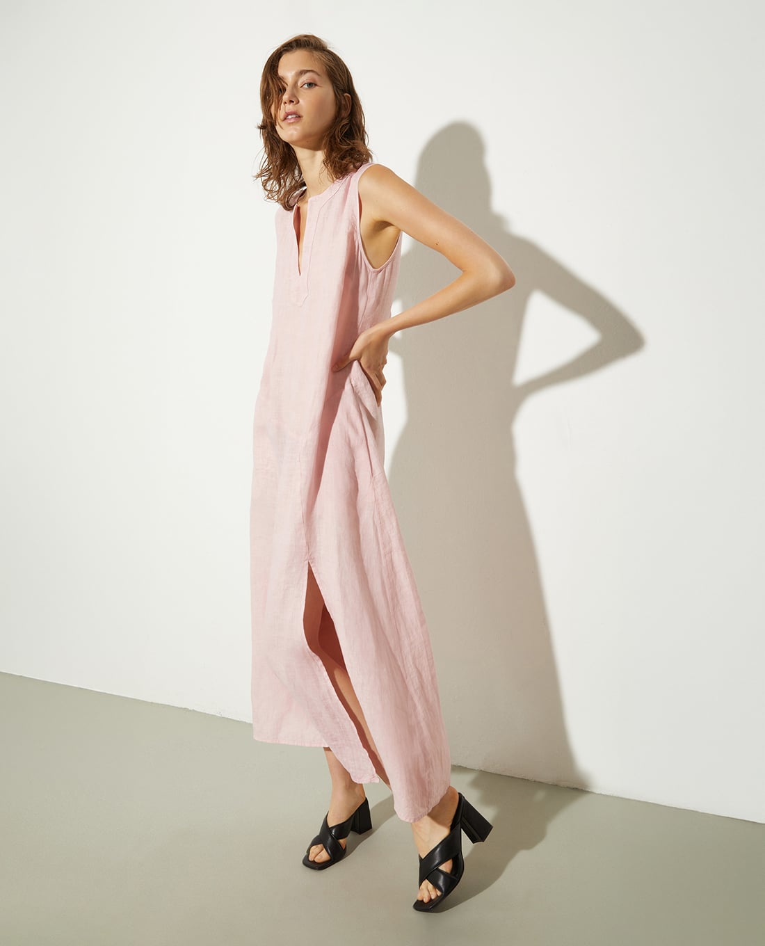 MAX&Co. - Đầm sát nách midi cổ V xẻ tà Novella