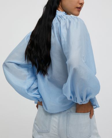  MAX&Co.- Áo kiểu nữ cổ trụ xếp li nổi bật 