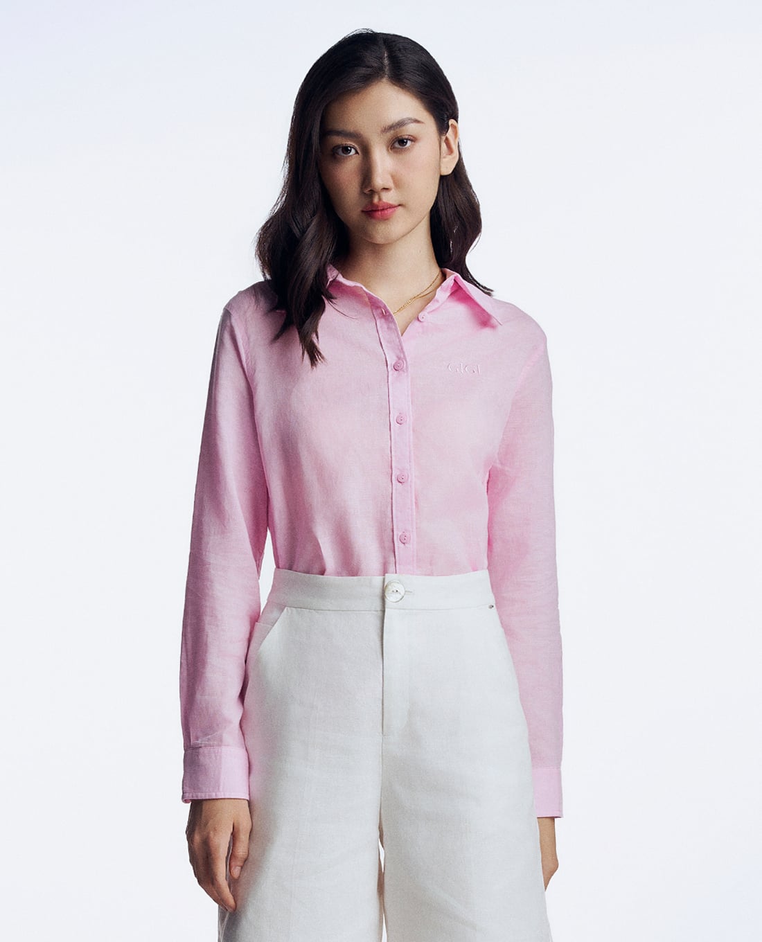 GIGI - Áo sơ mi nữ cổ bẻ tay dài phối logo thêu tinh tế