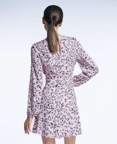  GIGI - Đầm xếp li mini cổ tròn tay dài trang trí hoa văn trẻ trung 