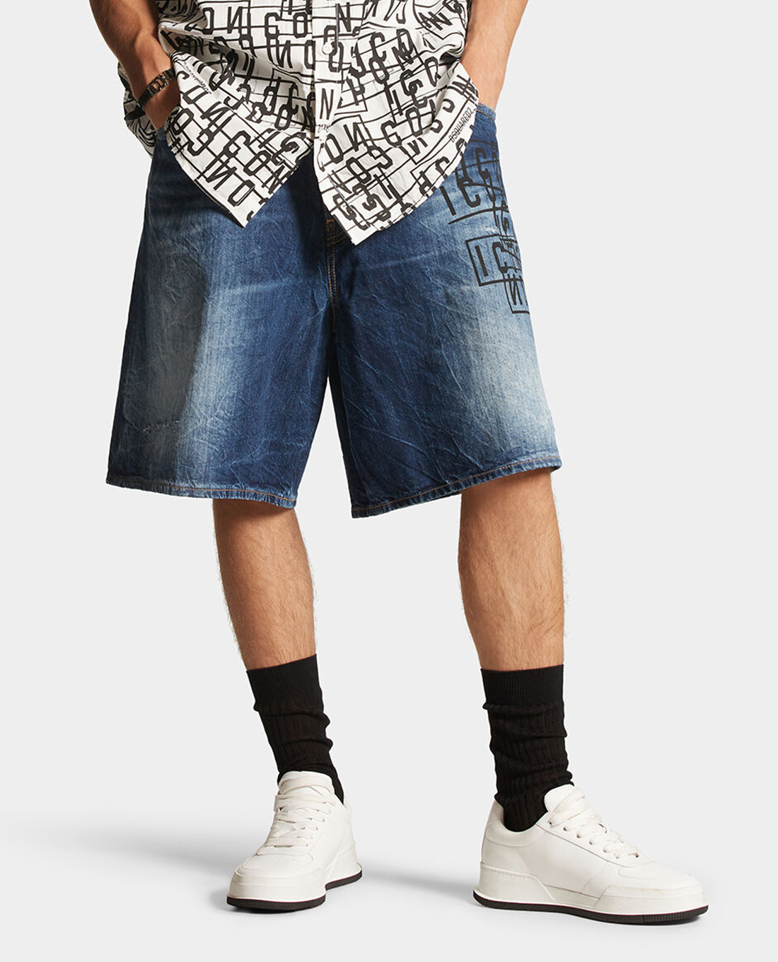 DSQUARED2 - Quần short jeans nam Icon Dark Wash Stamps Surfer