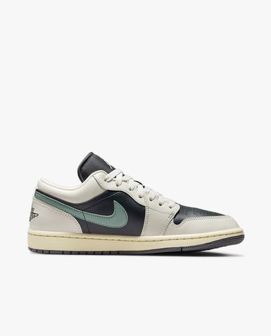  NIKE - Giày sneakers nữ cổ thấp 