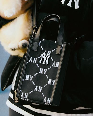  MLB - Túi đeo chéo chữ nhật Dia Monogram Jacquard Handphone 