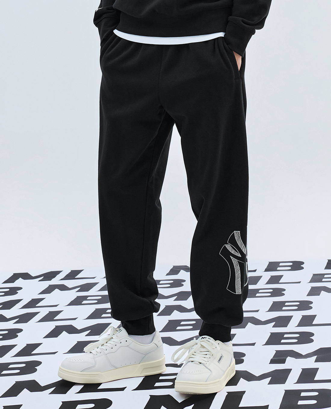 MLB - Quần jogger unisex Basic Mega Logo