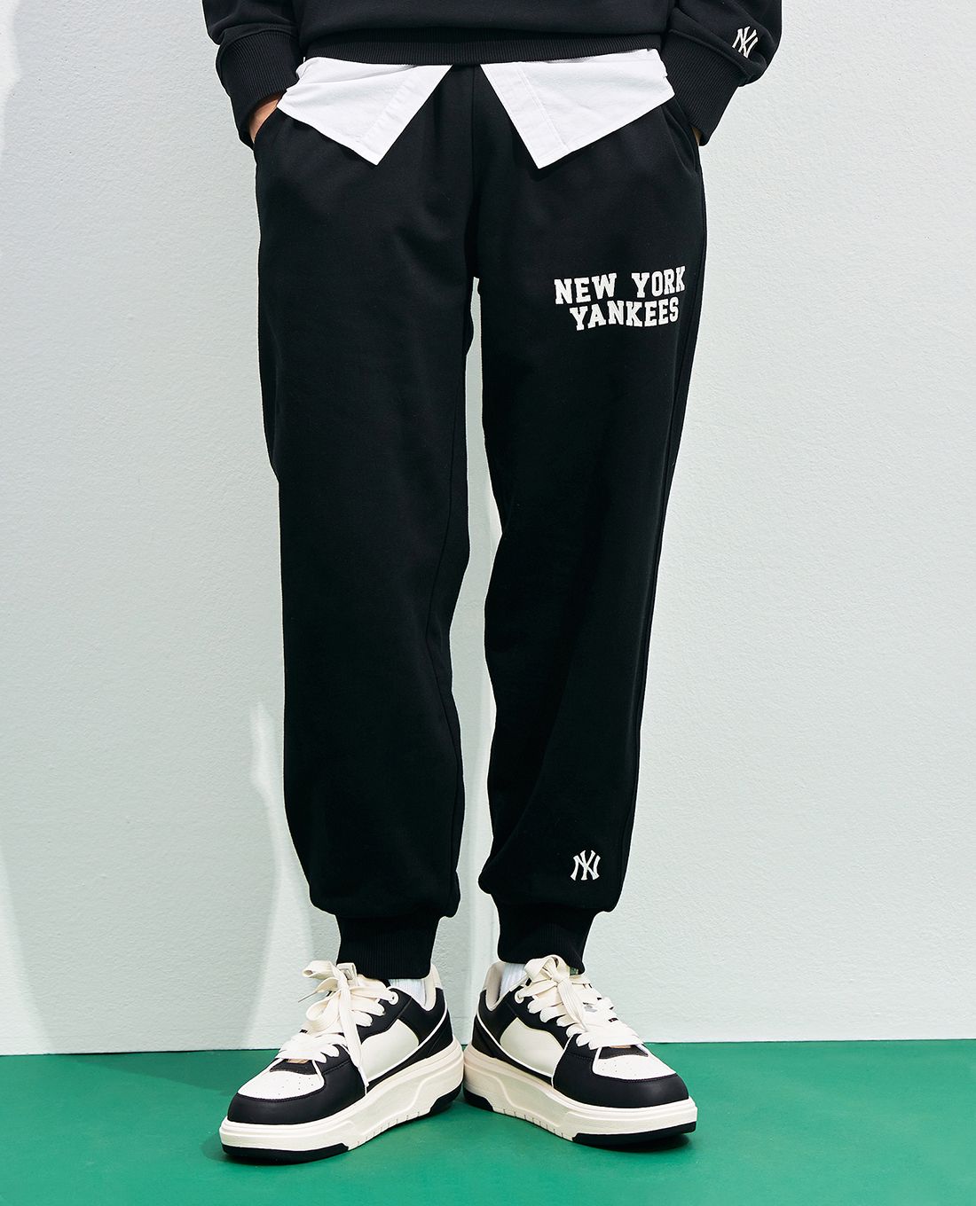 MLB - Quần jogger lưng thun Varsity Logo Track