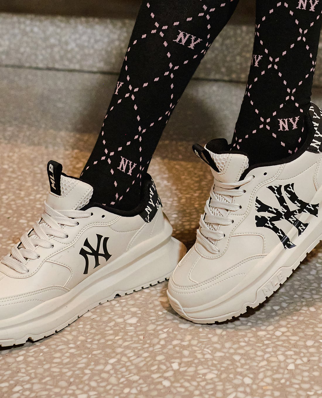MLB - Giày sneakers unisex cổ thấp Chunky Runner Classic Monogram