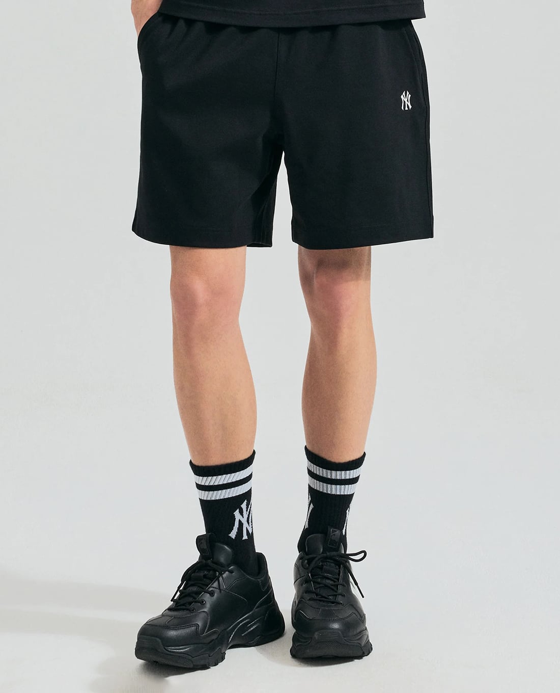 MLB - Quần shorts unisex ống rộng lưng thun Varsity Logo