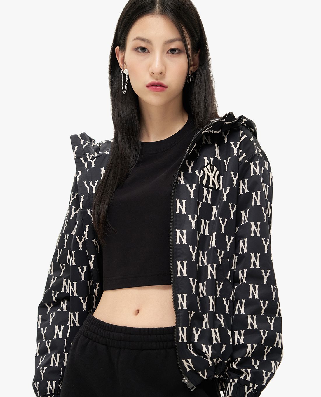 Áo khoác MLB Monogram Allover Print Windbreaker New York Yankees 3AWJ0601450BKS #31 Áo khoác MLB Monogram Allover Print Windbreaker New York Yankees 3AWJ0601450BKS