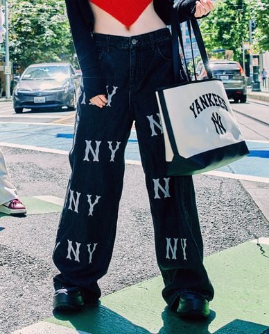  MLB - Quần jeans nữ ống rộng Multi Mega Logo Embroidered 