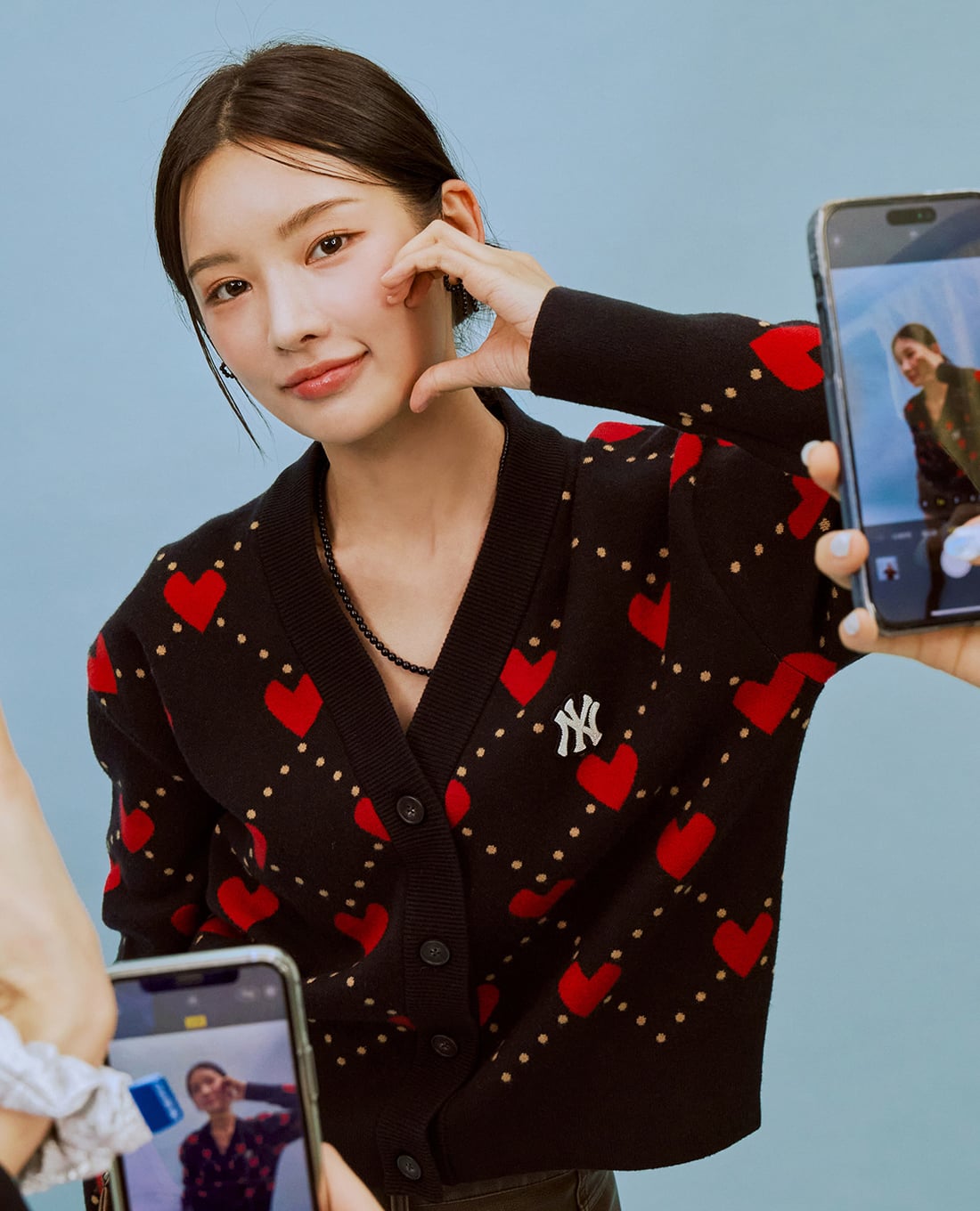 MLB - Áo khoác cardigan nữ cổ V tay dài Heart Cropped