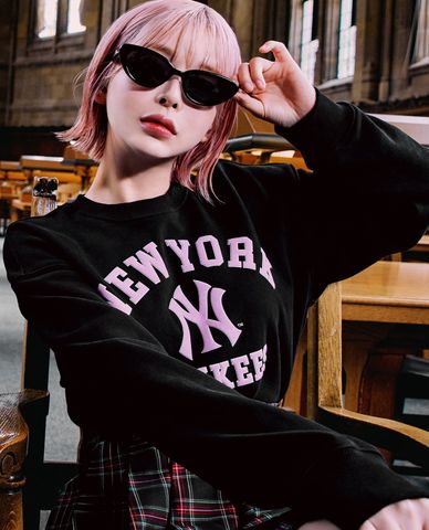  MLB - Áo sweatshirt nữ tay dài phom croptop Varsity 