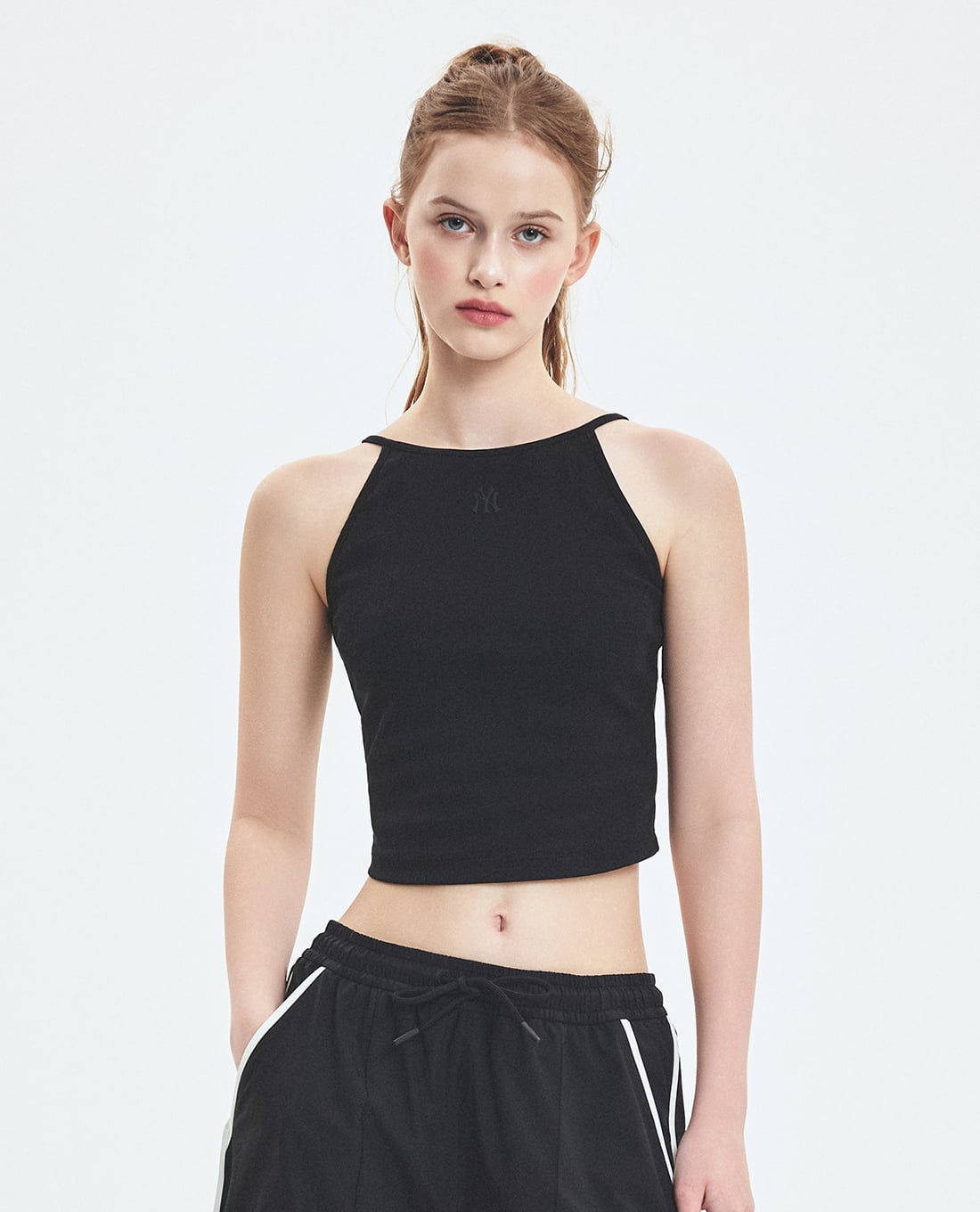 MLB - Áo croptop nữ cổ yếm Basic Slim