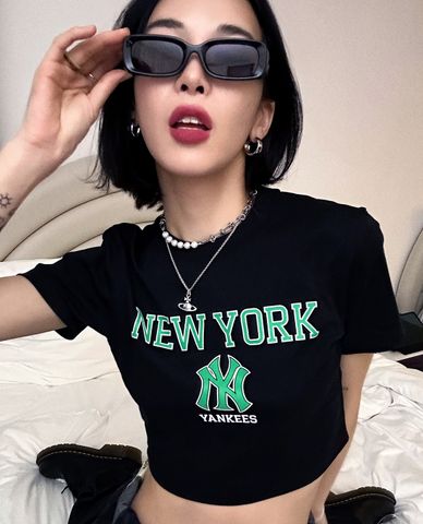  MLB - Áo croptop nữ cổ tròn tay ngắn Varsity 