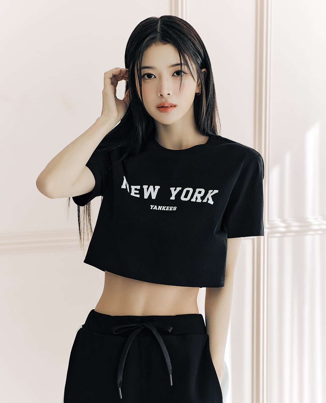 MLB - Áo croptop nữ cổ tròn tay ngắn Varsity Slim