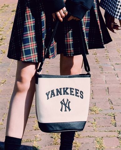  MLB - Túi đeo vai nữ Varsity Basic Canvas Bucket 