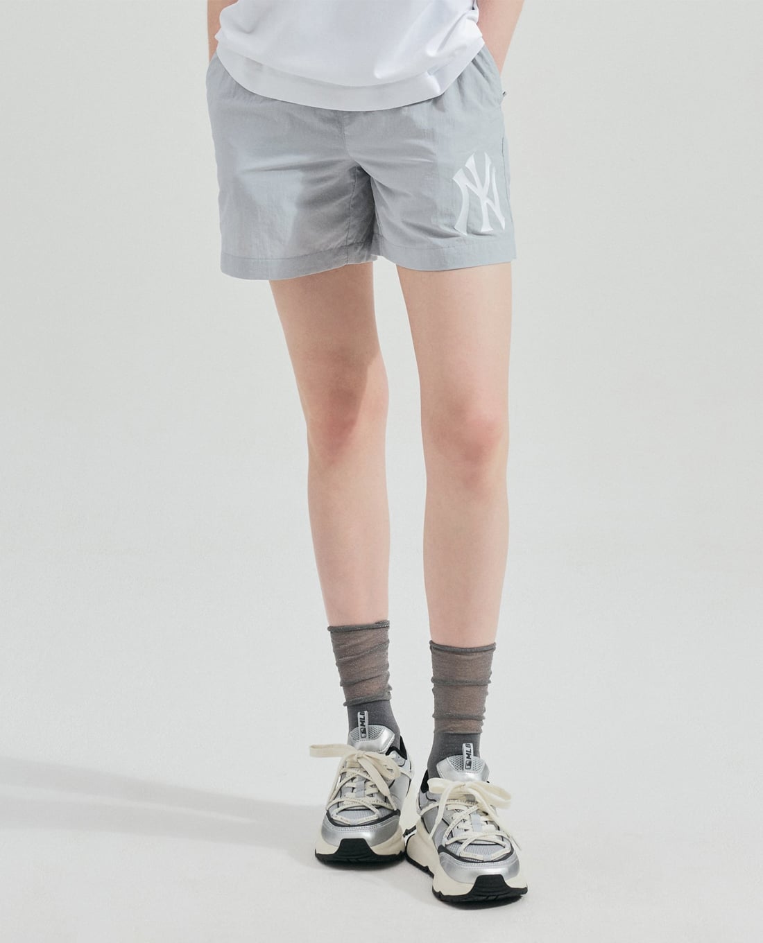 MLB - Quần short ngắn nữ lưng thun Basic Mega Logo