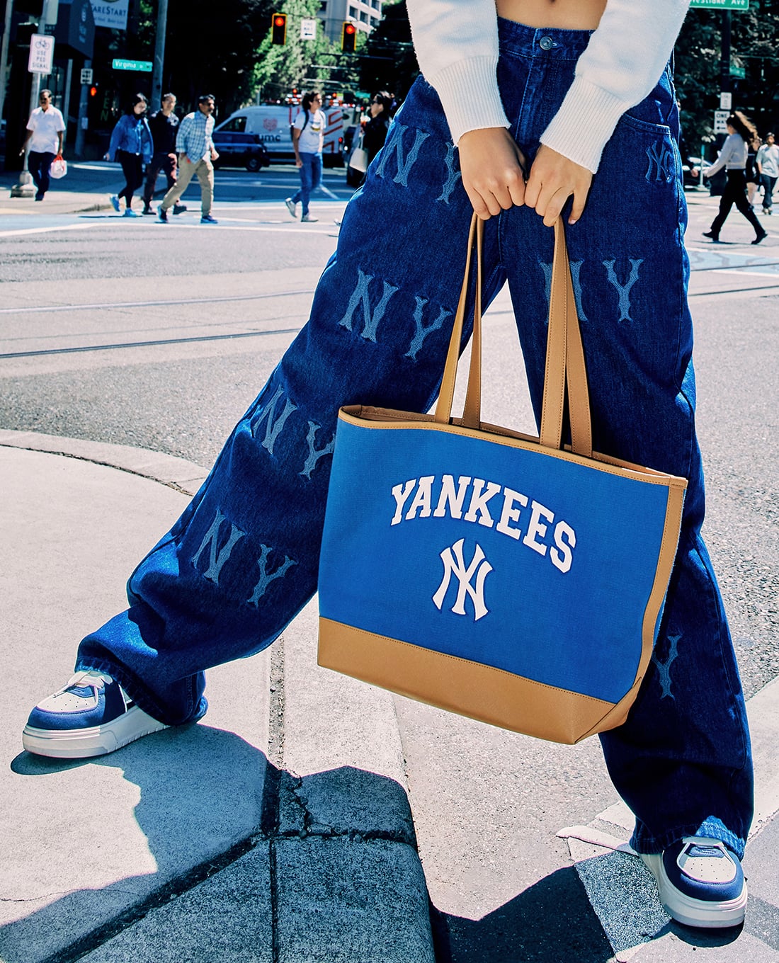 MLB - Quần jeans nữ ống rộng Multi Mega Logo Embroidered