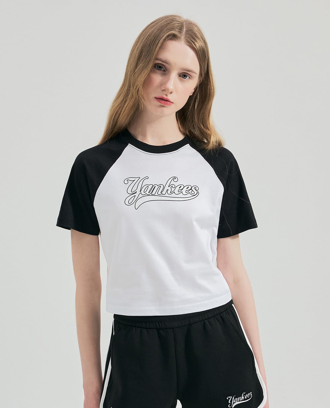 MLB - Áo croptop nữ cổ tròn tay ngắn Varsity Raglan