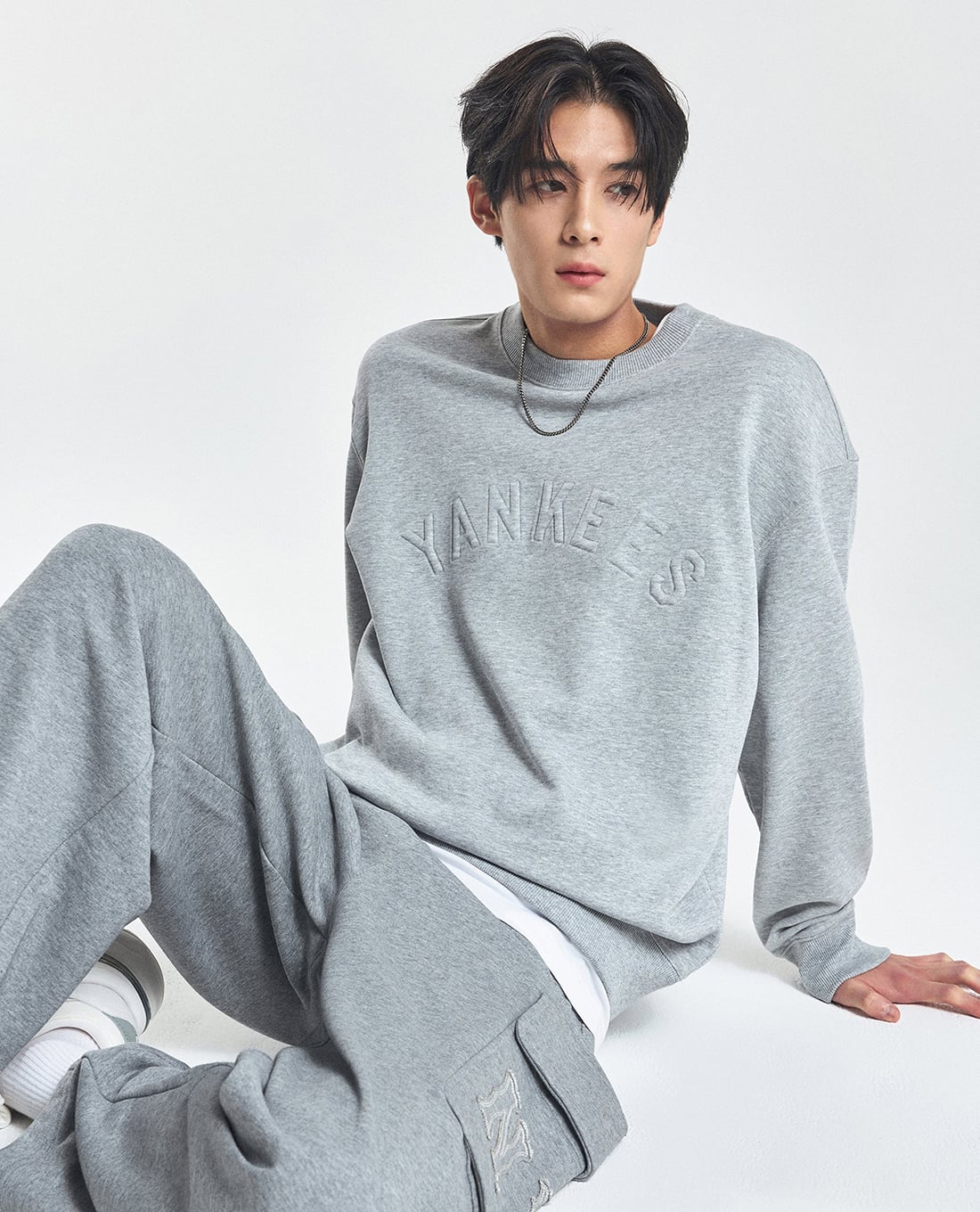 MLB - Áo sweatshirt unisex cổ tròn tay dài Basic Embo Letter Graphic