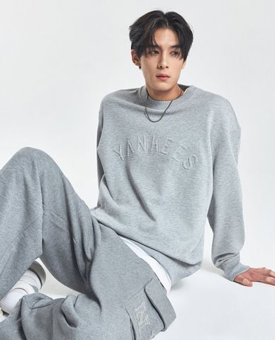  MLB - Áo sweatshirt unisex cổ tròn tay dài Basic Embo Letter Graphic 