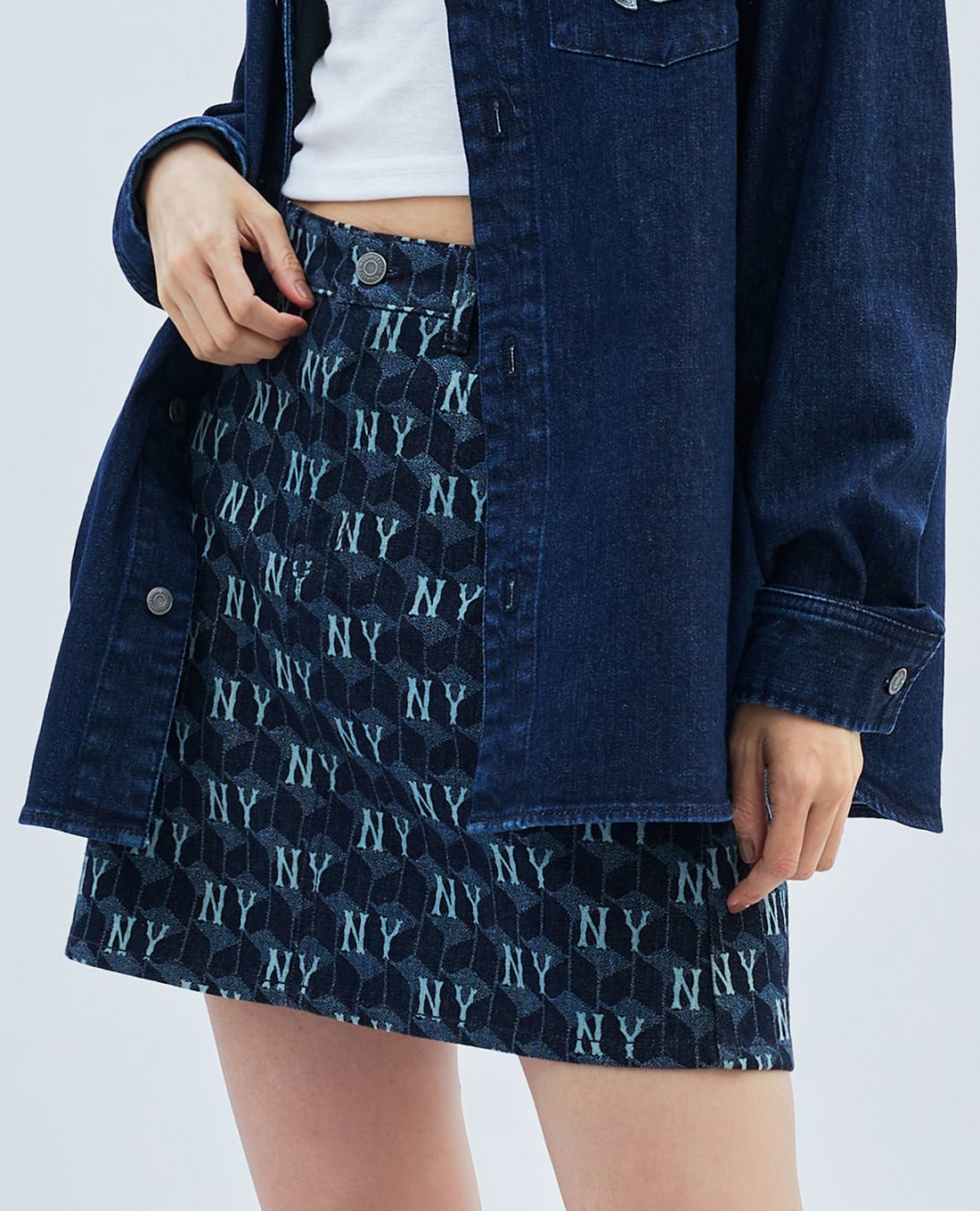 MLB - Chân váy denim chữ A phom mini thời trang
