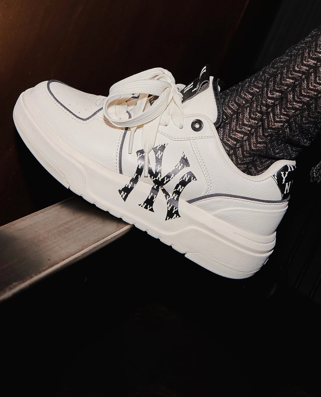 MLB - Giày sneakers unisex cổ thấp Chunky Liner Classic Monogram