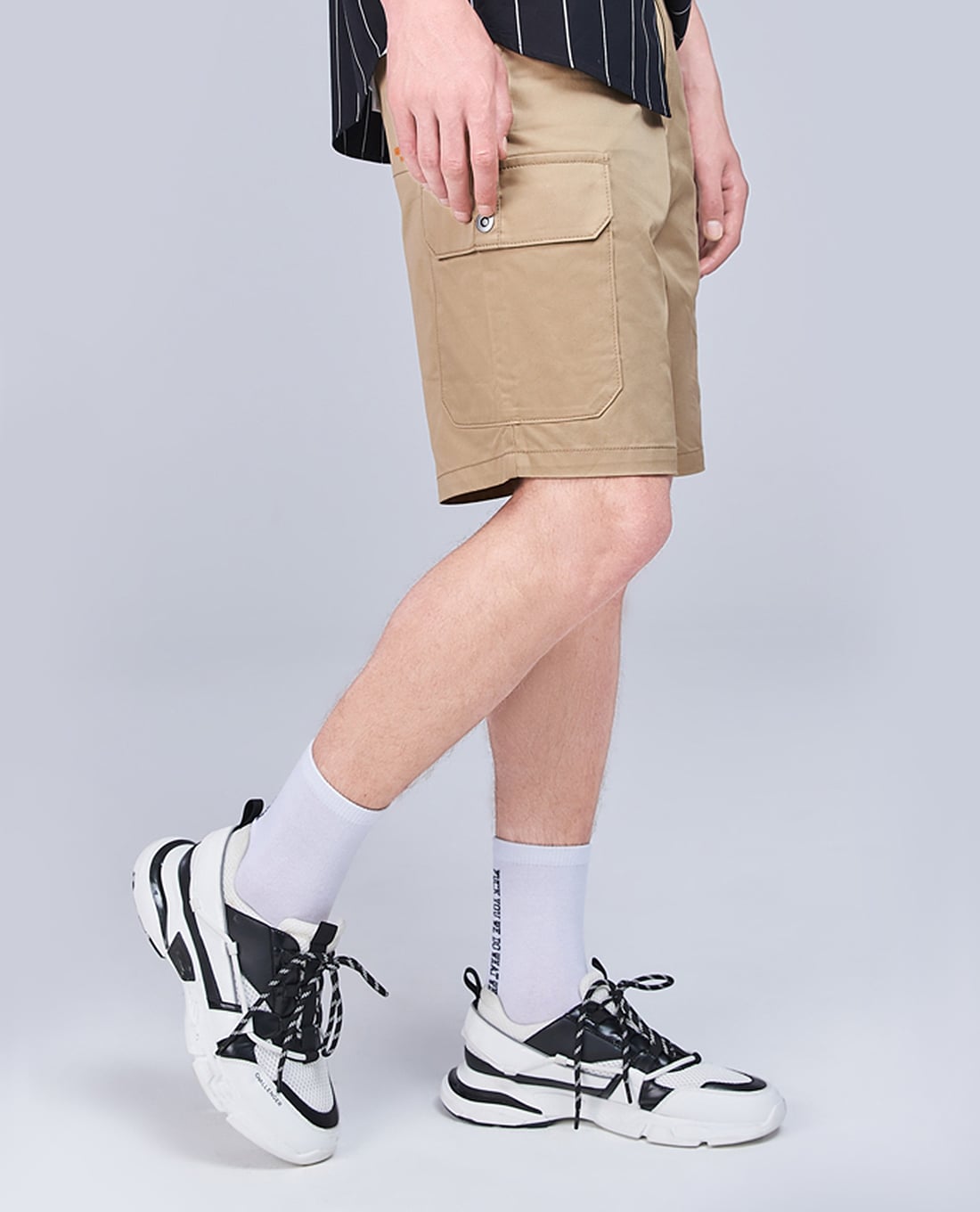 Quần shorts nam thêu chữ