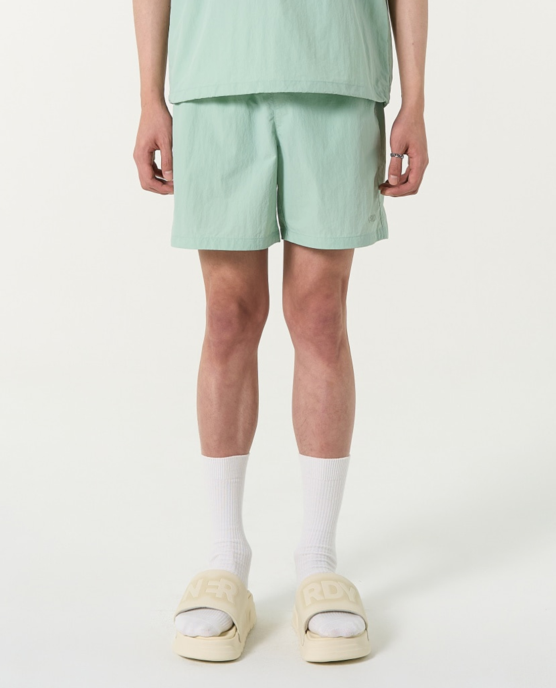 NERDY - Quần shorts unisex ống rộng lưng thun Woven Basic Half