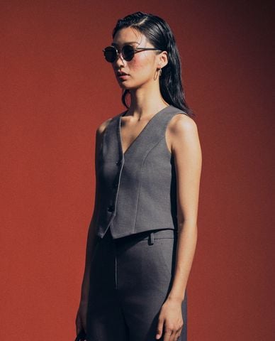  GIGI - Áo khoác gilet nữ cổ V sát nách trẻ trung 