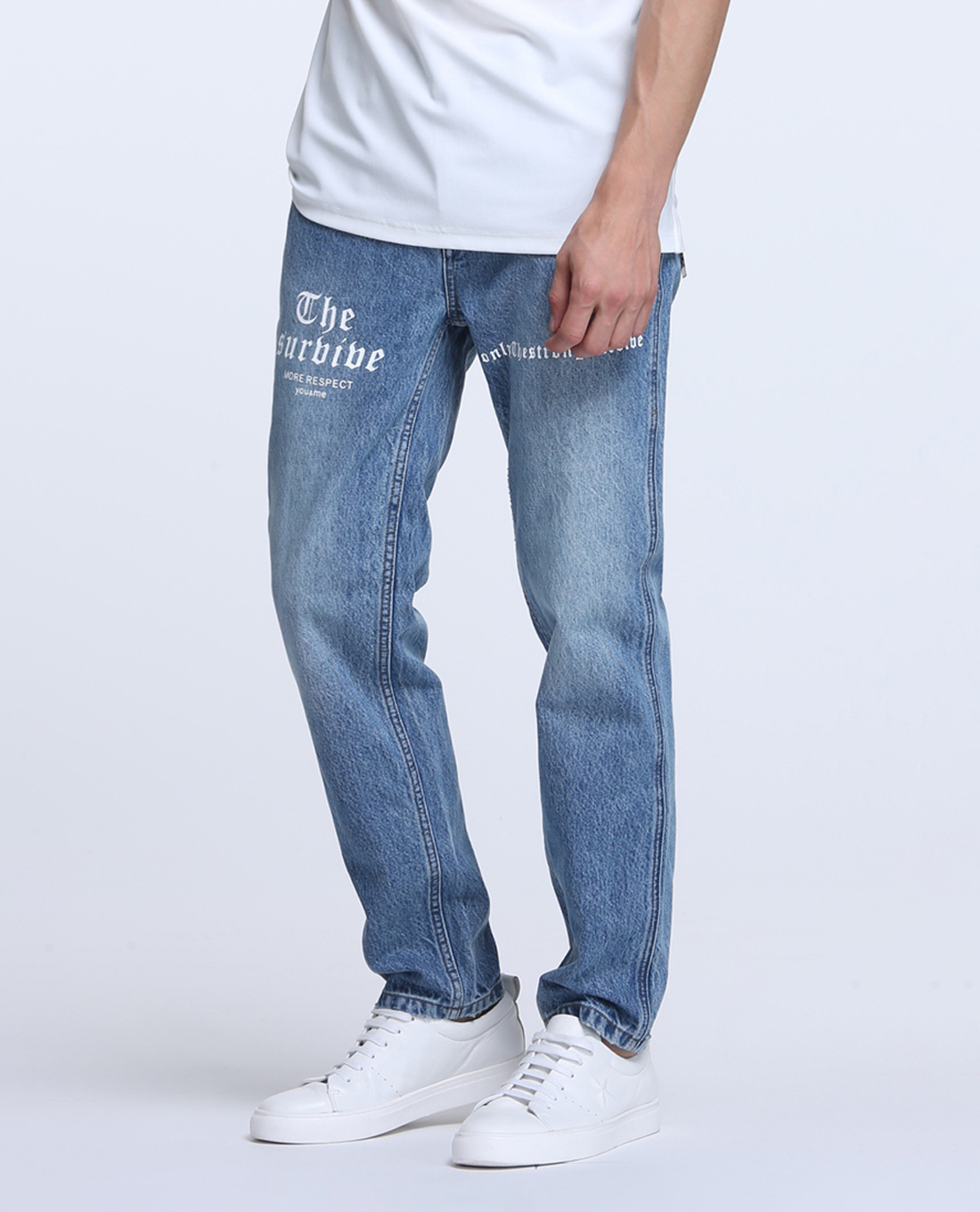 TRENDIANO - Quần jeans nam ống đứng wash bạc in chữ cách điệu