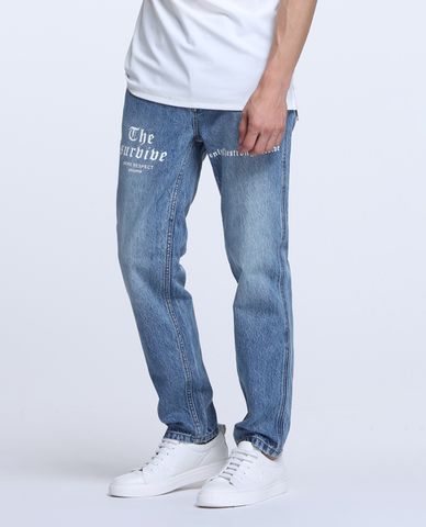  TRENDIANO - Quần jeans nam ống đứng wash bạc in chữ cách điệu 