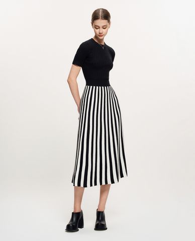  GIGI - Đầm dệt kim midi cổ tròn tay ngắn kẻ sọc trẻ trung 