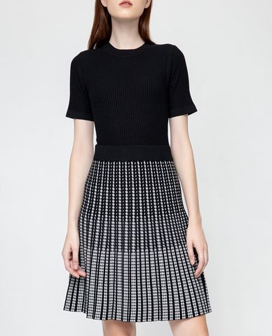  GIGI - Đầm mini cổ tròn tay ngắn Pleated Skirt 