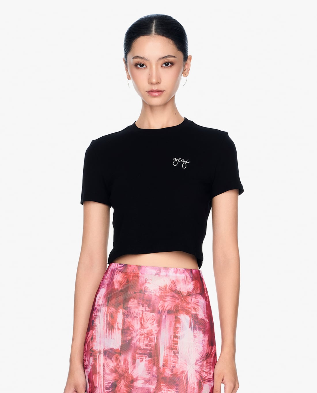 GIGI - Áo croptop nữ cổ tròn tay ngắn phối logo