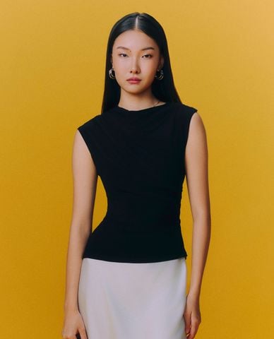  GIGI - Áo kiểu cổ thuyền phom ôm xếp nếp nữ tính 