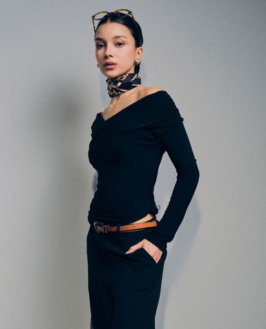  GIGI - Áo trễ vai nữ tay dài phom ôm hiện đại 