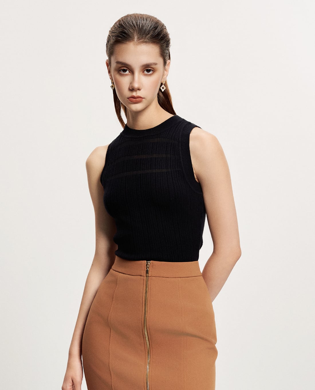 GIGI - Áo sát nách cổ tròn phom ôm thời thượng