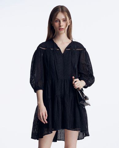  GIGI - Đầm xếp tầng mini cổ V tay ngắn phối lưới phóng khoáng 