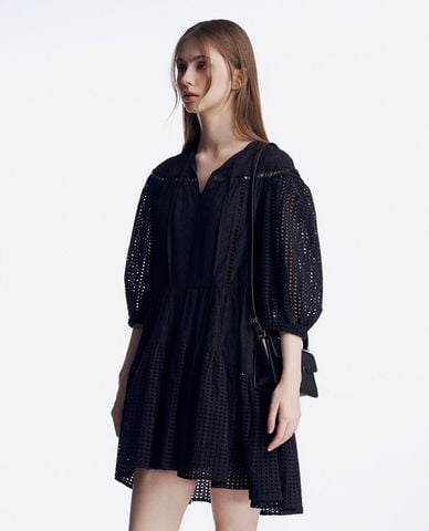  GIGI - Đầm xếp tầng mini cổ V tay ngắn phối lưới phóng khoáng 